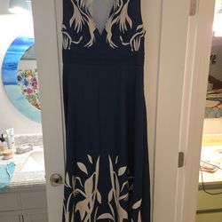 Cute dress with side zipper. Size L