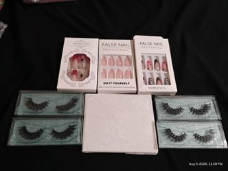 NEW Women's nails, lashes, mirror set NEW