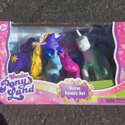 Wonder Pony Land Horse Family Set