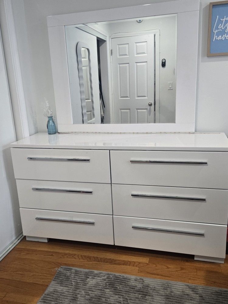 6 Drawer Dresser With Attached Mirror
