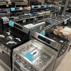 Stove Range with Oven - Like New Kitchen Appliance