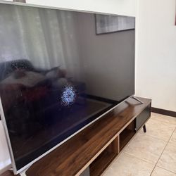 Flat Screen TV – Large Size 70in