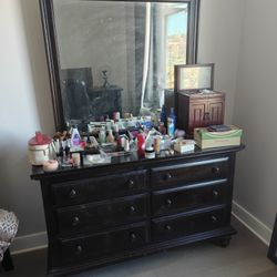 Used Vanity With Mirror 