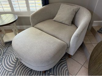 Thomasville Dillard Accent Chair with Storage