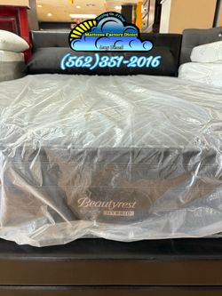 Beautyrest black queen mattress and Boxspring bed set Colchon y tambor