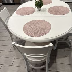 Refurbished Farmhouse Table With 4 Chairs 