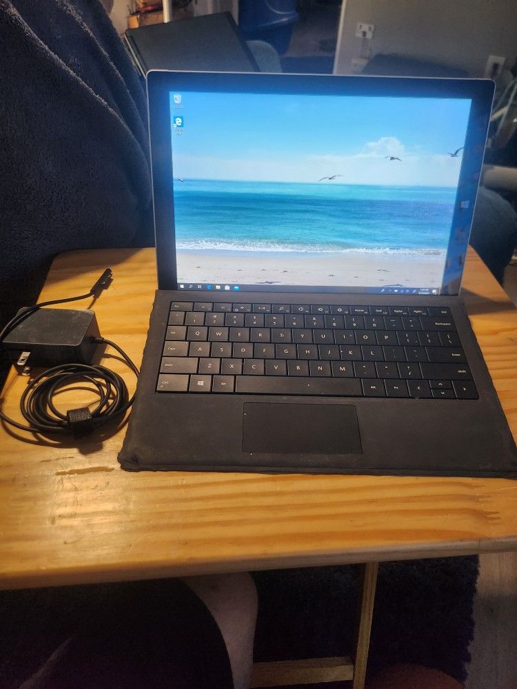Microsoft Surface Pro Core i3-4020Y 1.5GHz 4GB RAM 64b,Wifi,Webcam