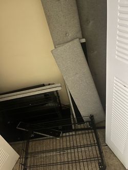 Selling this sealy therapeutic mattress with bed set