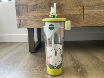 Starbucks x Miffy Plastic Cold Cup with Straw Charm 24oz