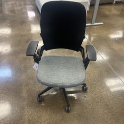 Steelcase Leap V2 - Blue Seat/Black Mesh Back