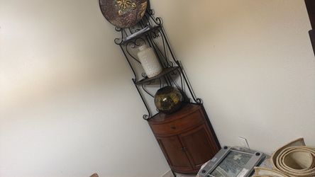 Corner shelf