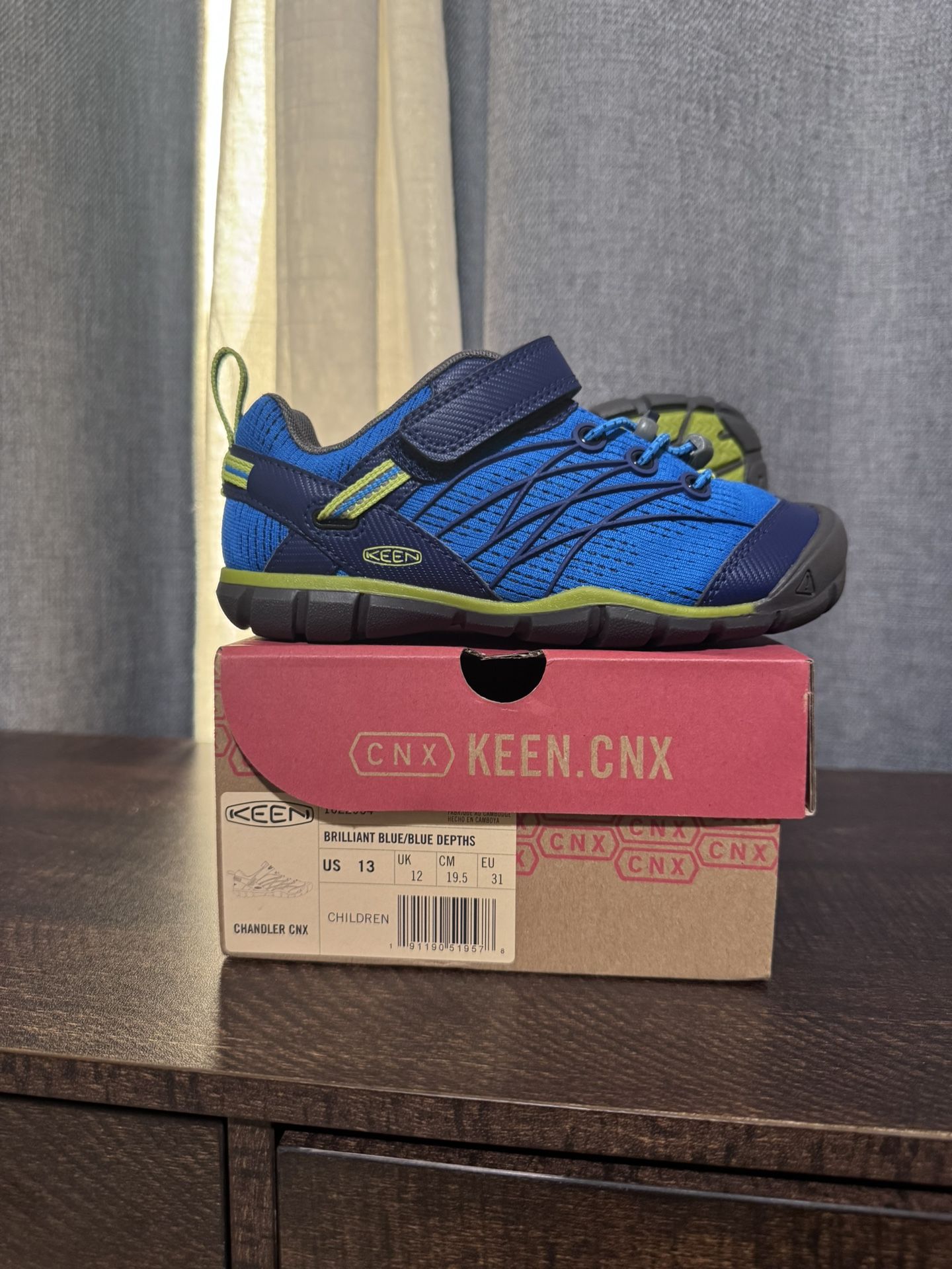 NEW KEEN Kids Sneakers – Size 13