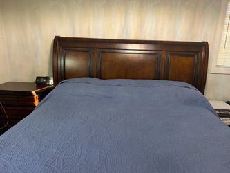 Cal king bedroom 4 piece set