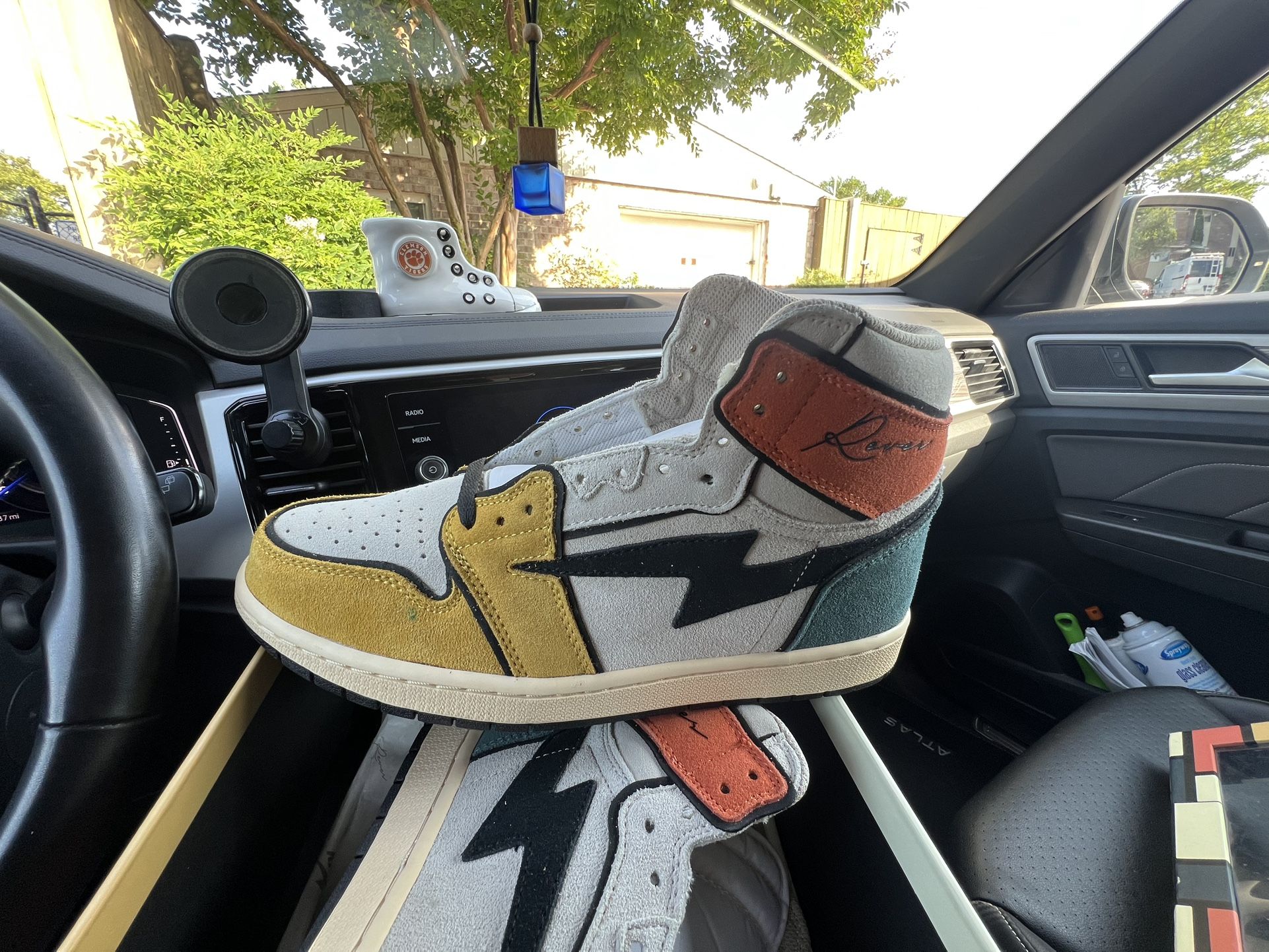 10.5 REVES PARIS / AIR KIY '85 HI. NO INSOLES $200 OBO