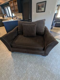 H.M. Richards Oversized Chair & a Half – Excellent Condition!