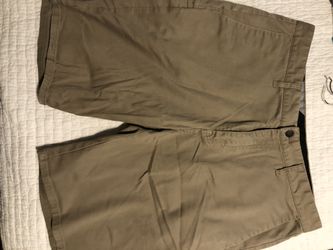 Men’s Volcom khaki Shorts - Size 33