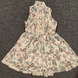 Knitworks girls size 4 light peach pink multi colored floral patterned sleeveless sundress with a ruffled neckline and a layered laced trim hem.
