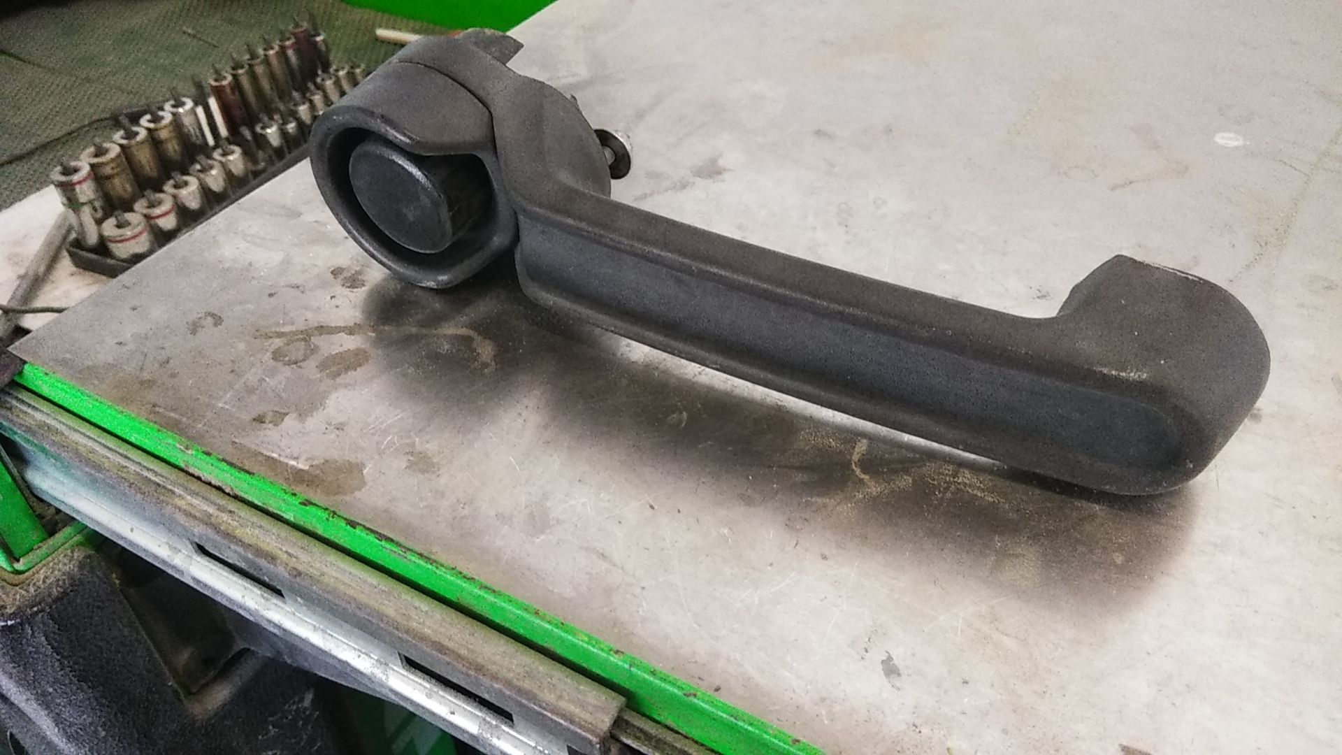 09 Jeep liberty driver side door handle