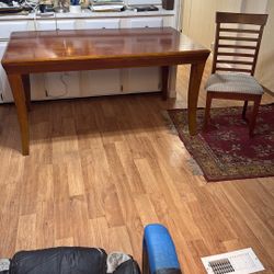 Dining Room Table & 4 Chairs