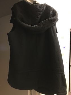 Women’s black sleeveless jacket