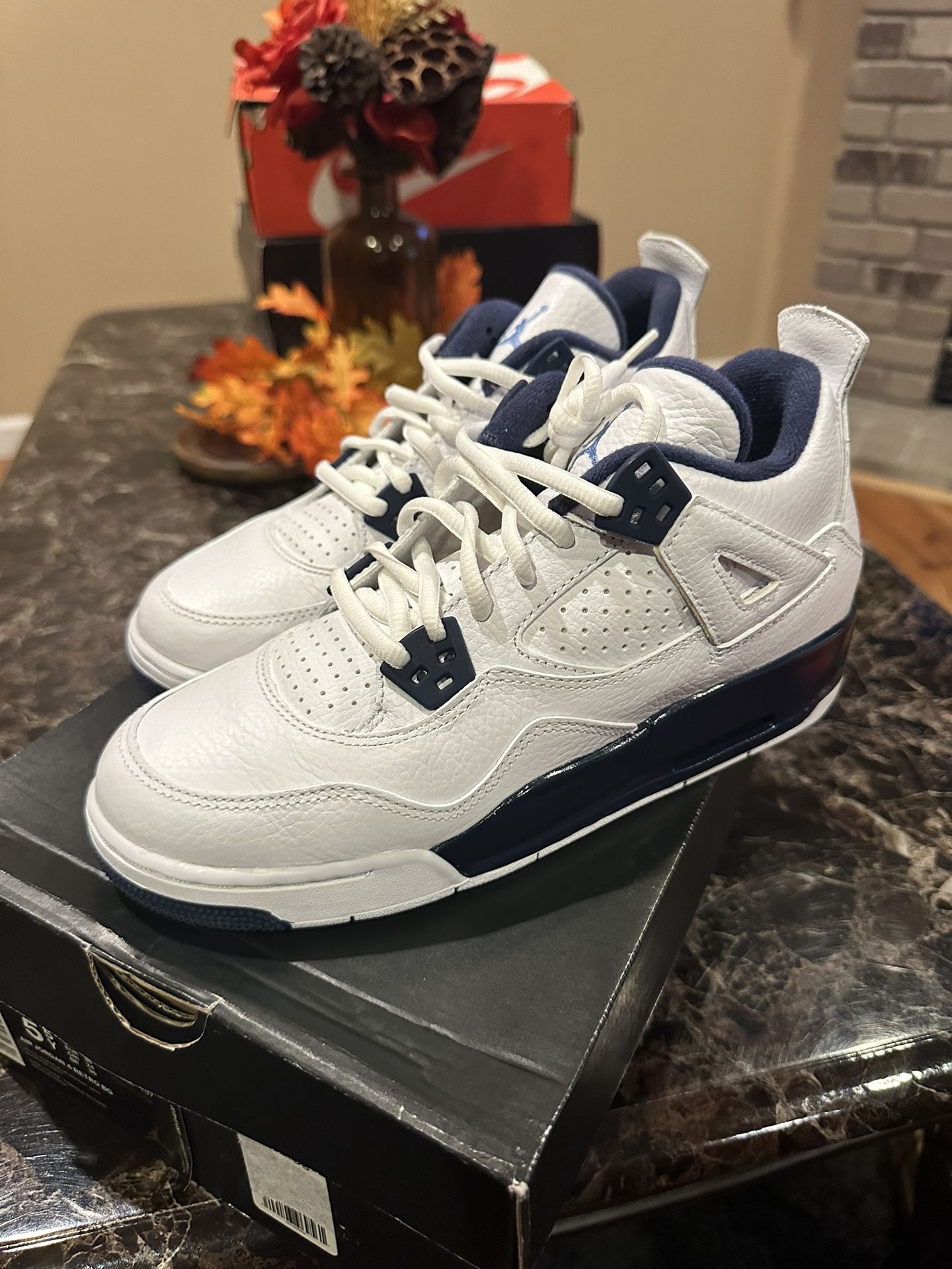 Jordan Retro 4 Columbia Sz 5.5y Tried On