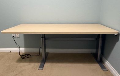 Steelcase VL2 Series Electric Sit-Stand Desk 70”×29”