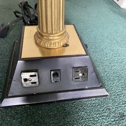 Table Lamp With 2 Electric Outlets 