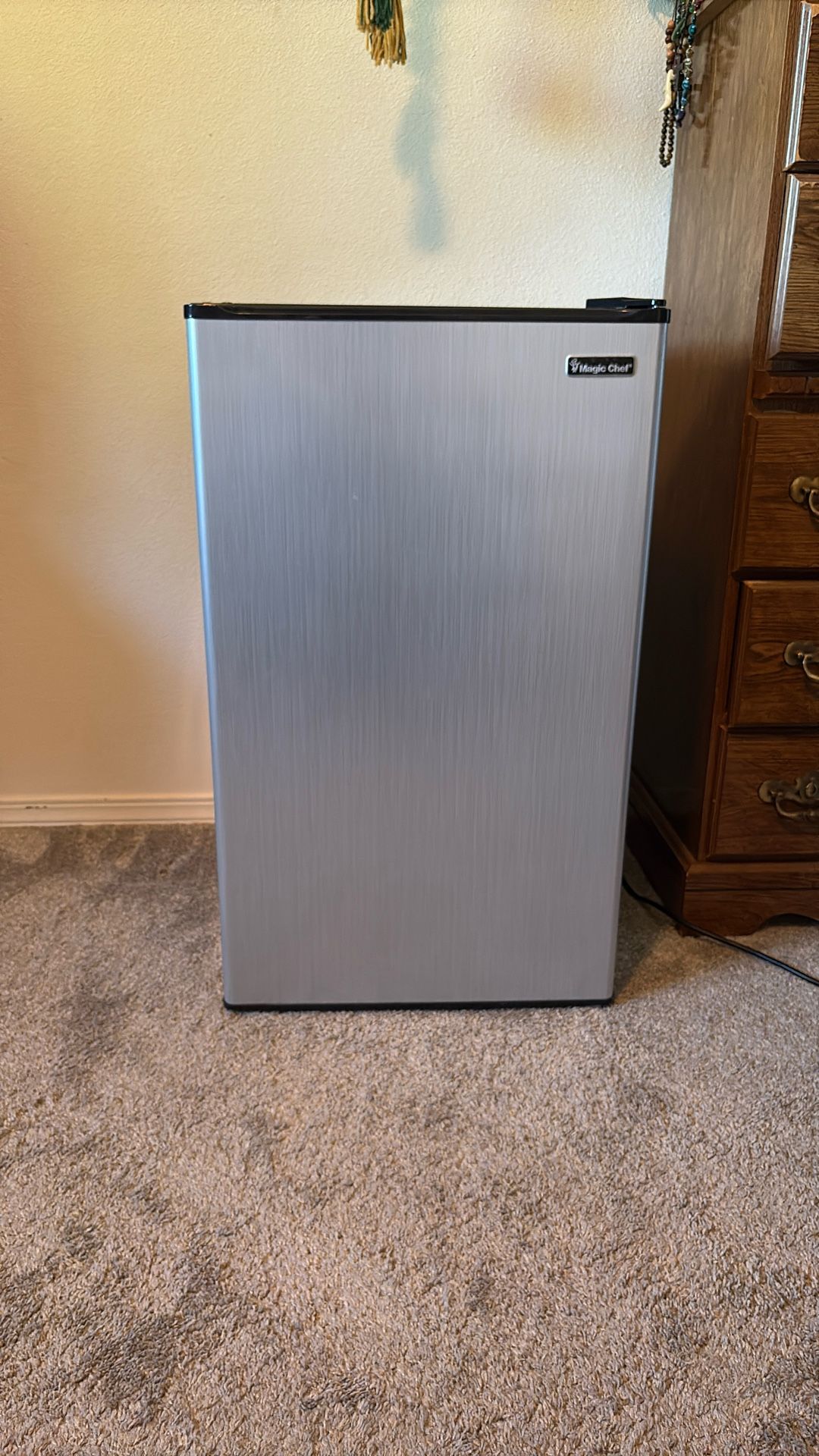 Magic Chef, Compact Refrigerator. 4.4 Cu Ft