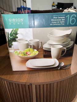 Dinnerware Set