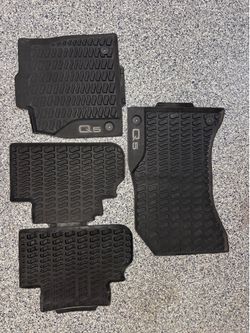 Audi Q5 2023 Floor Mats (Rubber)