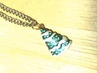 Green Christmas 🎄 tree pendant necklace- new