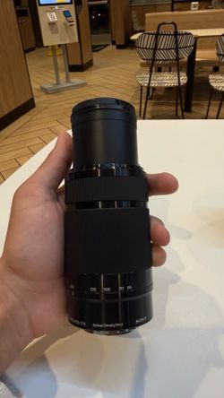SONY black E 55-210mm f/4.5-6.3 OSS Lens (E MOUNT ONLY)