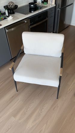 Modern white comfy chair like new