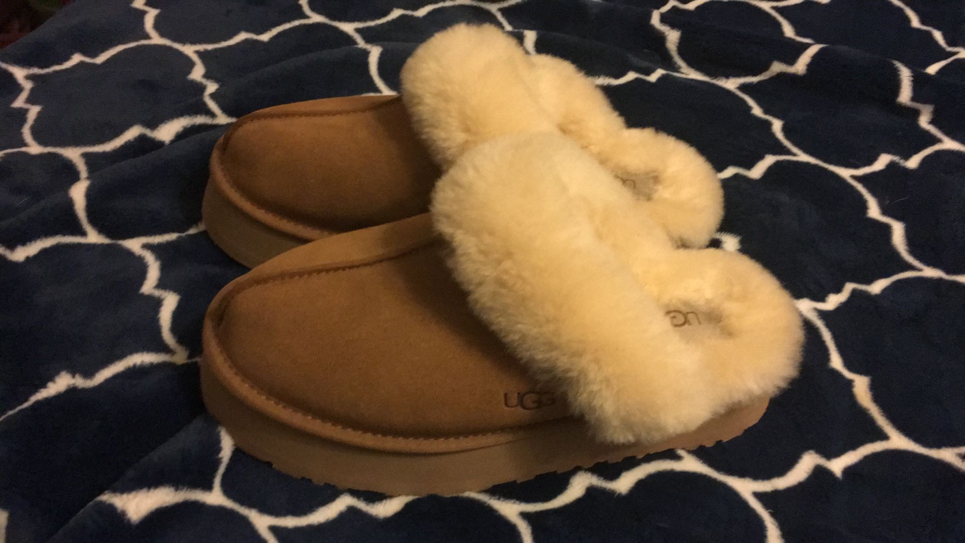Authentic Womens UGG Disquette Slippers Size 8 Chestnut