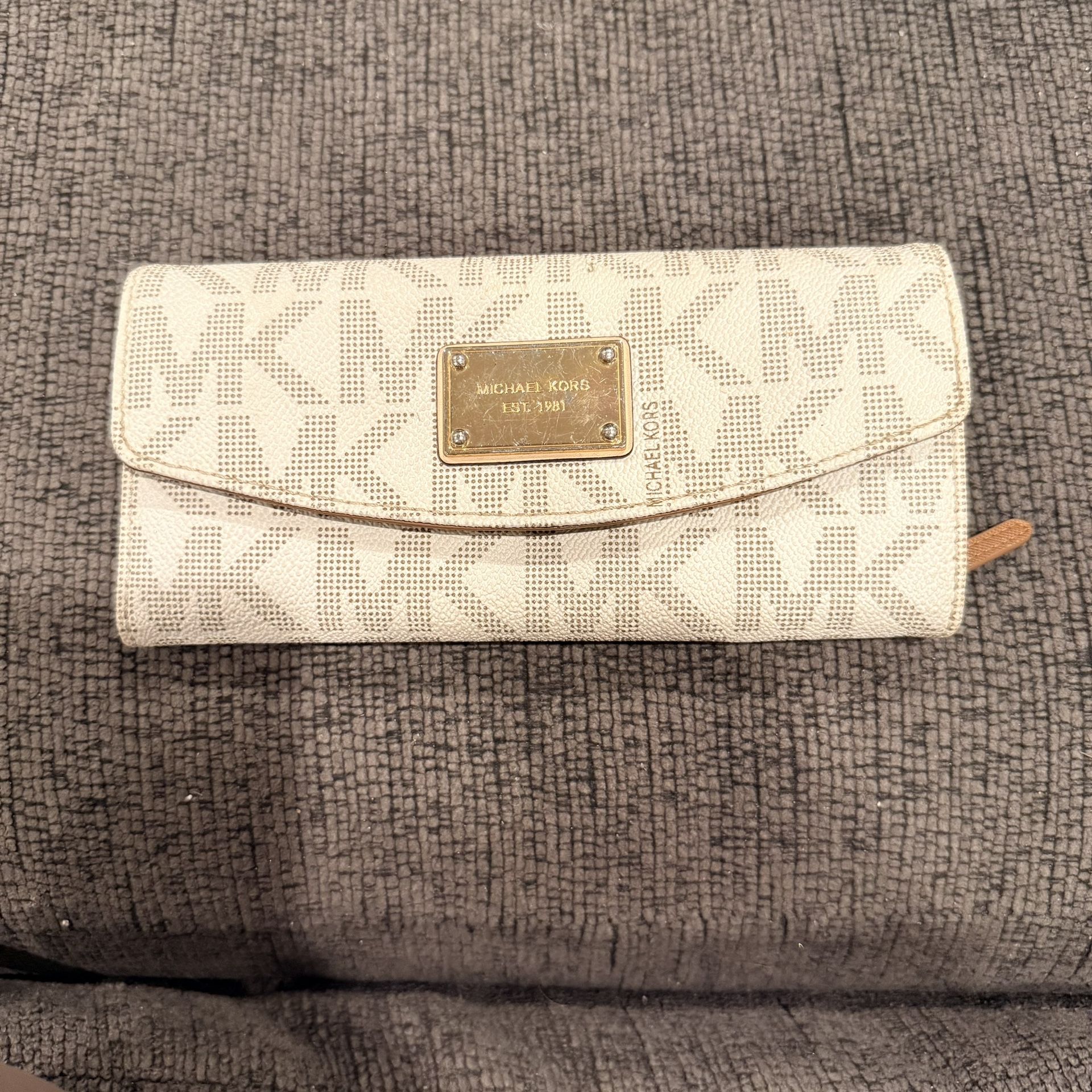 Michael Kors Jet Set Travel Large Leather Trifold Wallet
