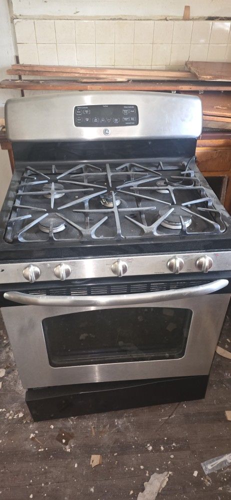 Nice 5 Burner Stove!