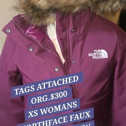 NORTHFACE XS TAGS ATTACHED BRAND NEW