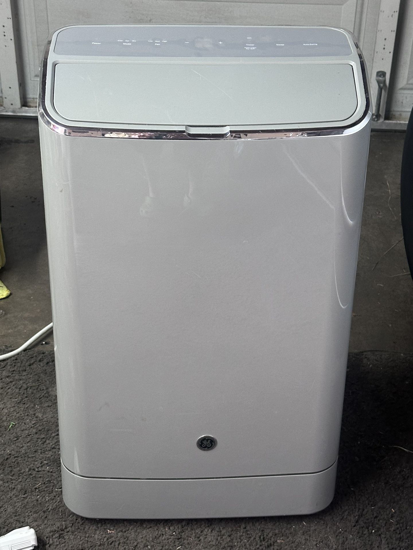 PORTABLE AC 10800 BTU WITH WINDOW KIT