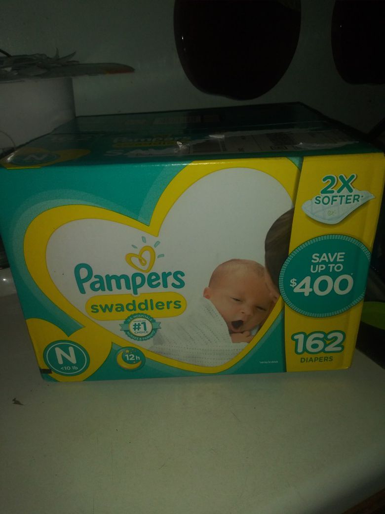 Newborn pamper swaddlers 162 count