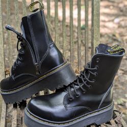Docs - Dr. Martens - Jadon 8-Eye Leather Platform Boot for Men and Women - Size 6