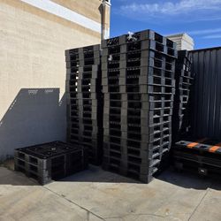 43x43 Plastic Pallets - Used