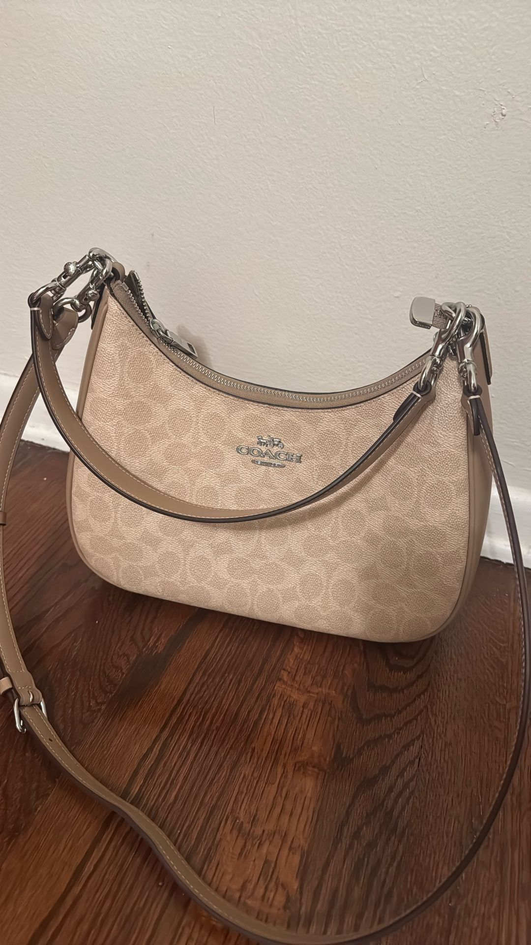 Teri Hobo Bag In Blocked Signature Canvas