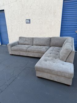 FREE LOCAL DELIVERY 🛻 Miles Fabric Sectional with Ottoman – Cleaned & Sanitized