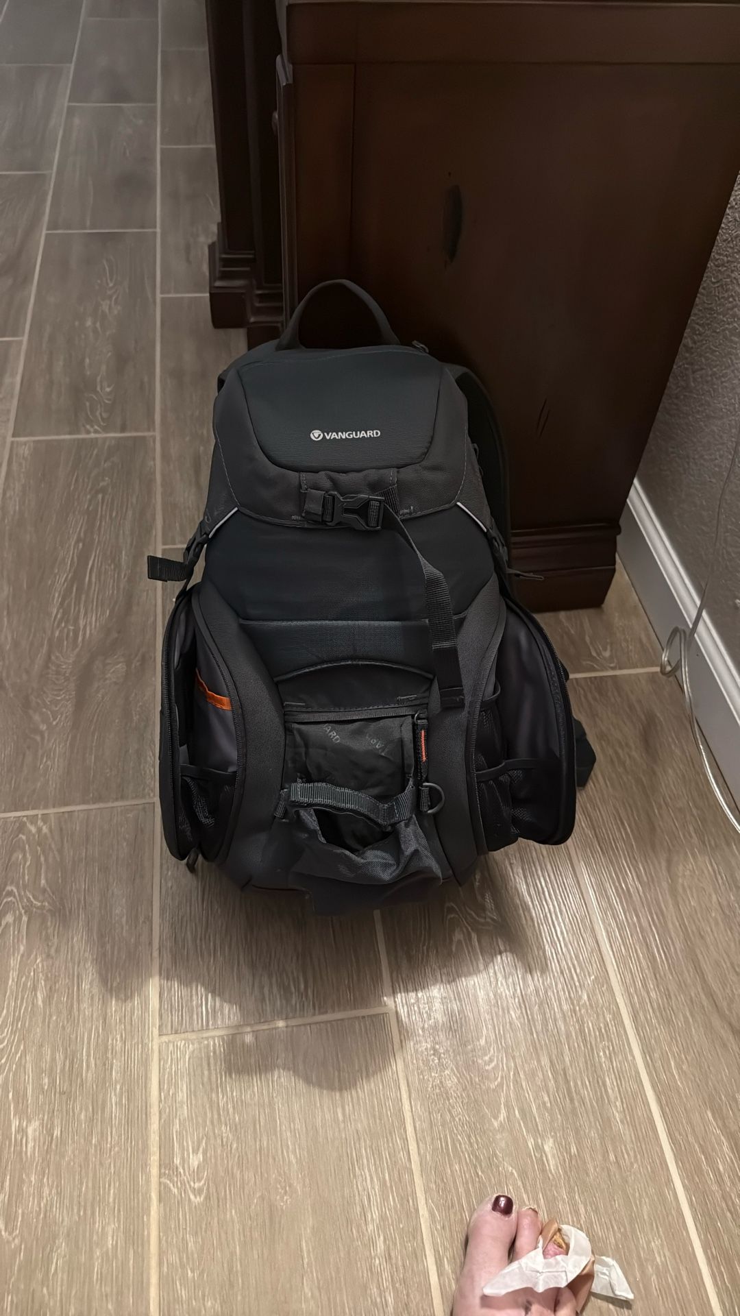 VANGUARD Adaptor 48 Camera Backpack Rucksack for DSLR Camera, Lens, and Tripod Holder