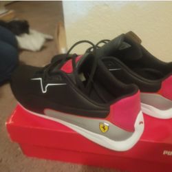 Tennis Shoes/  Sneakers  / PUMA