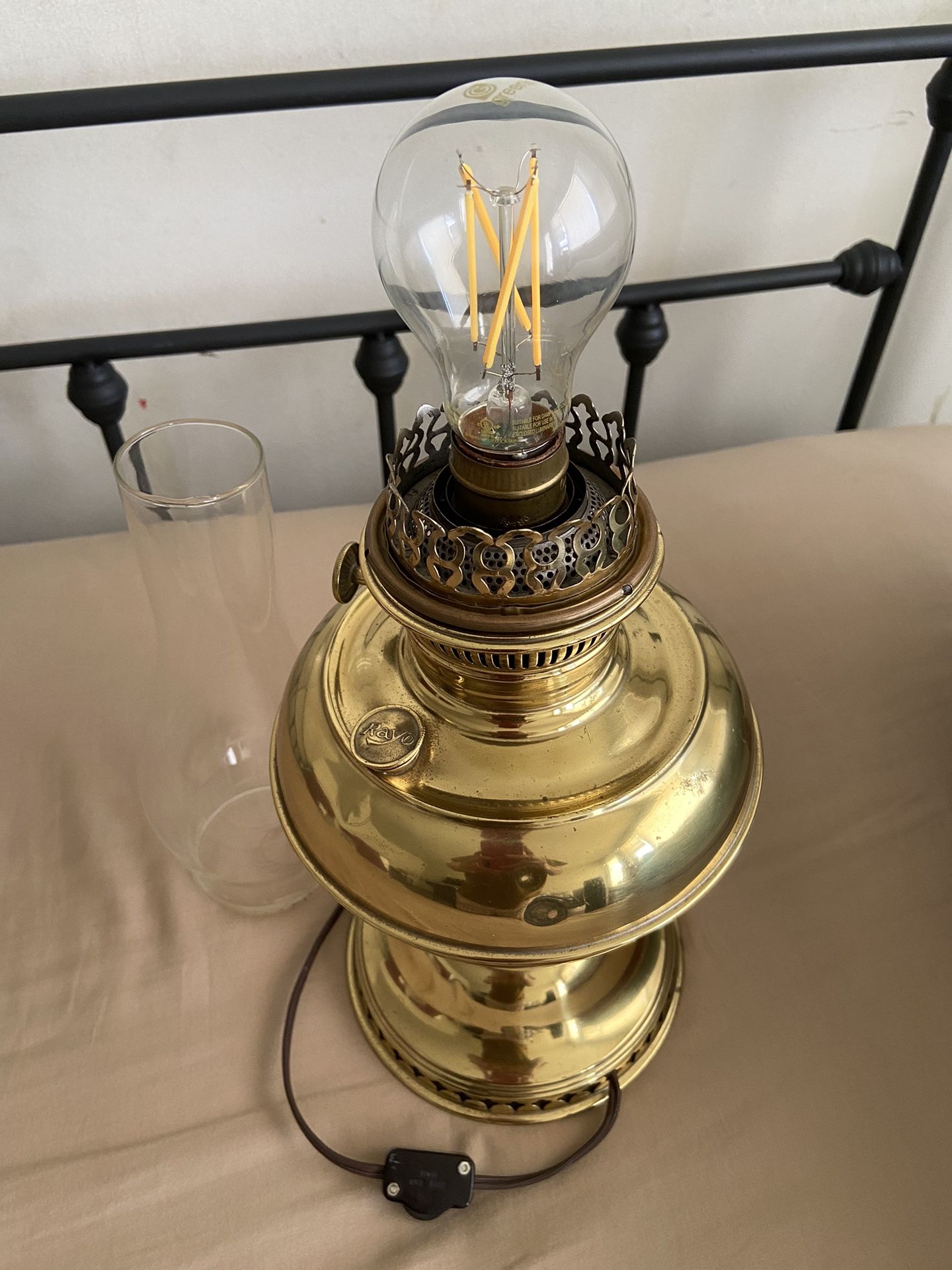 Antique Brass Rayo Oil Lamp, Electrified Works Great.