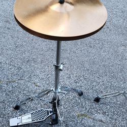 Hi Hat cymbalswith Clutch and stand
Groove percussion these are nice and thick Mint condition. 