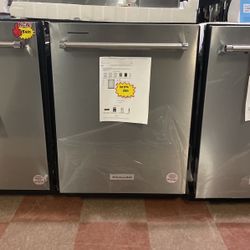 KitchenAid Stainless Steel Dishwasher💢💢 39 Dba 