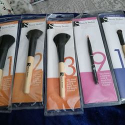 Beauty Stroke Professional Makeup Brushes New