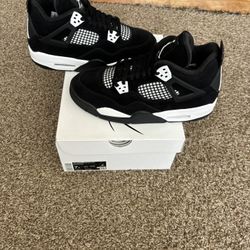 Air Jordan 4 Retro White Thunder Size 7Y